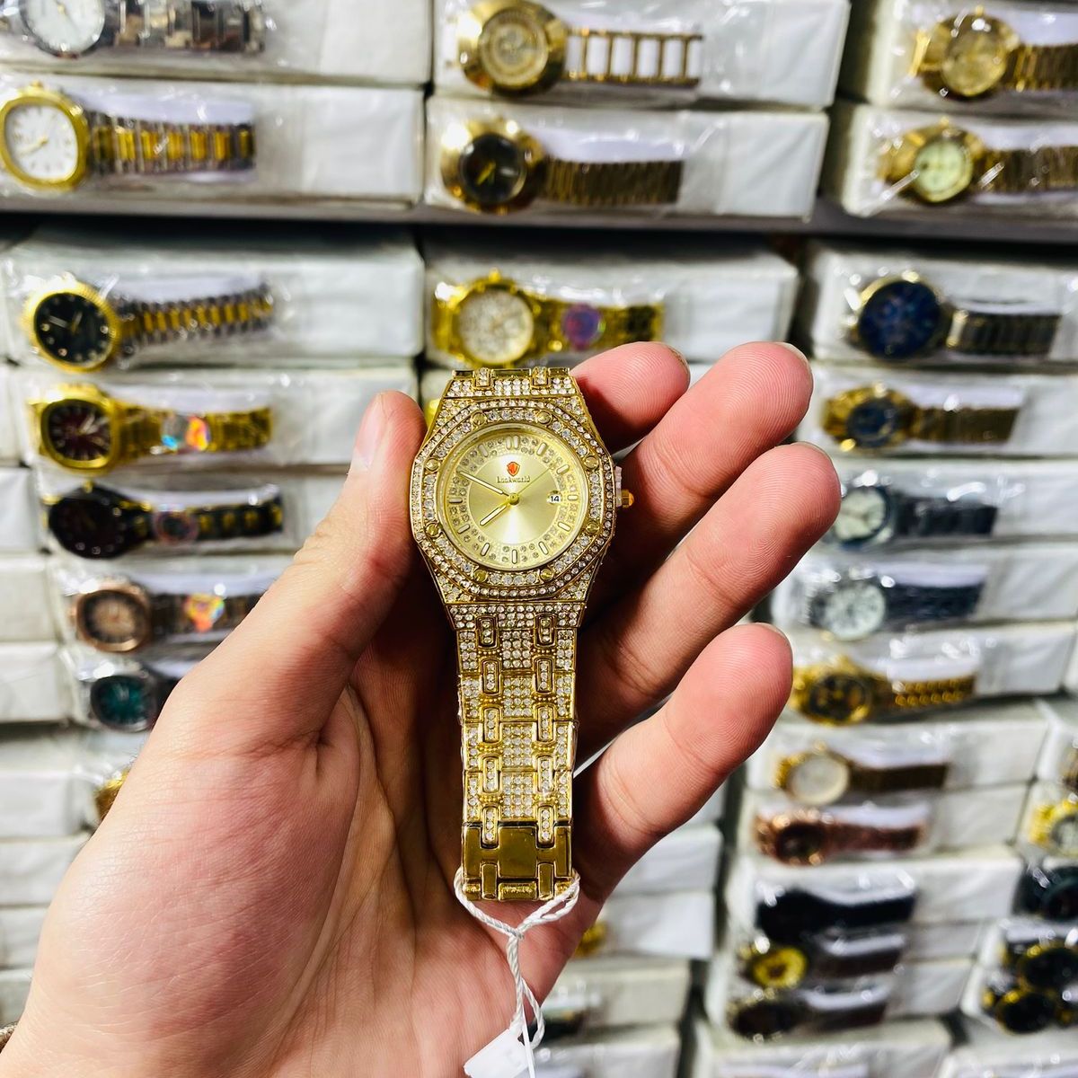 Luxury Gold Diamond-Studded Wrist Watch - Image 3